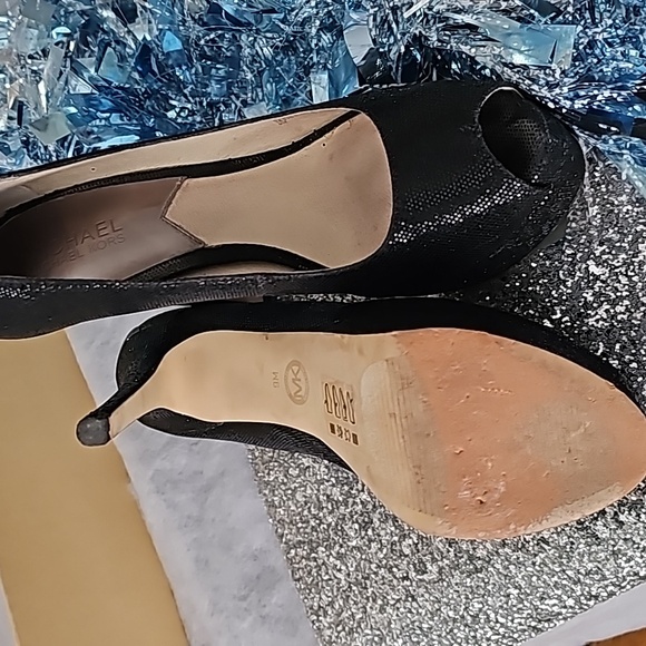 Holiday Heels - Picture 4 of 5